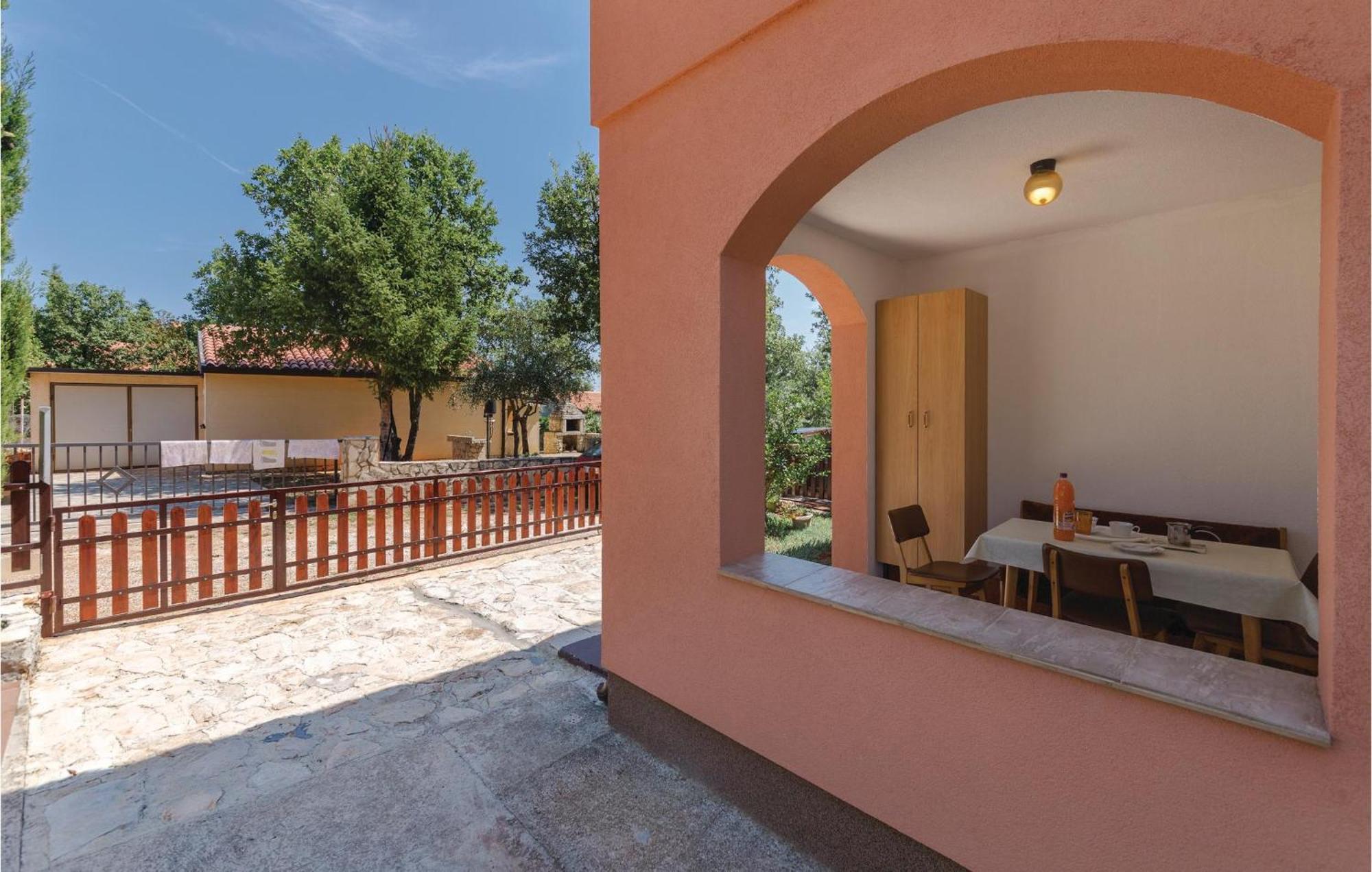 Amazing Apartment In Pavicini With Kitchen エクステリア 写真